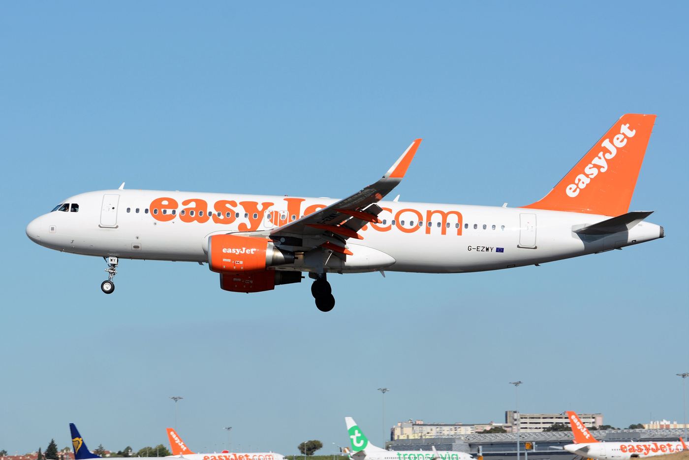 G-EZWY · Airbus A320-214(WL) · (LIS / LPPT)