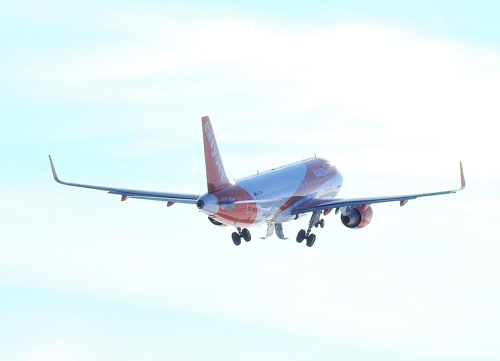 G-EZRZ (8358) 2018 Airbus A320-214(WL)