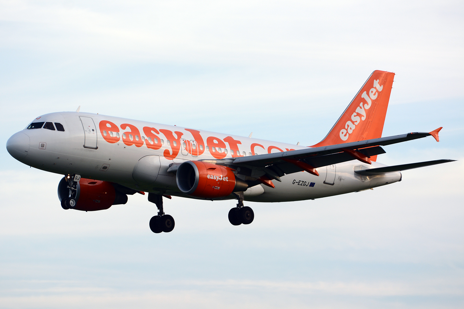 G-EZGJ · Airbus A319-111 · (LIS / LPPT)