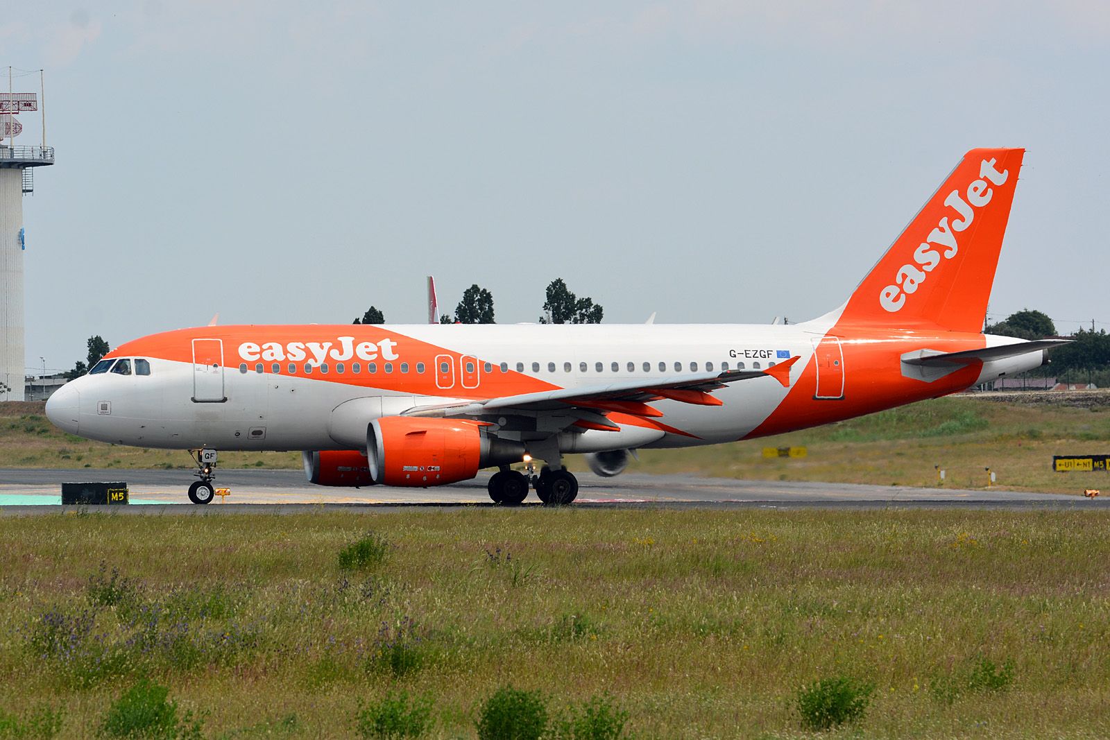 G-EZGF (4635) 2011 Airbus A319-111