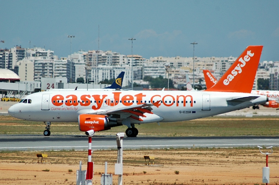 G-EZDB · Airbus A319-111 · (FAO / LPFR)