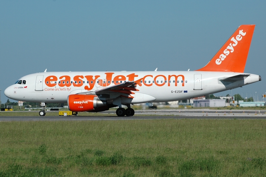 G-EZDF · Airbus A319-111 · (LIS / LPPT)
