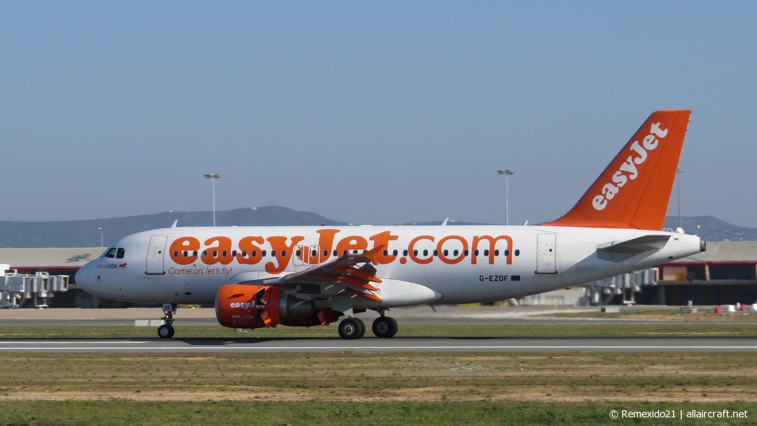 G-EZDF · Airbus A319-111 · (FAO / LPFR)