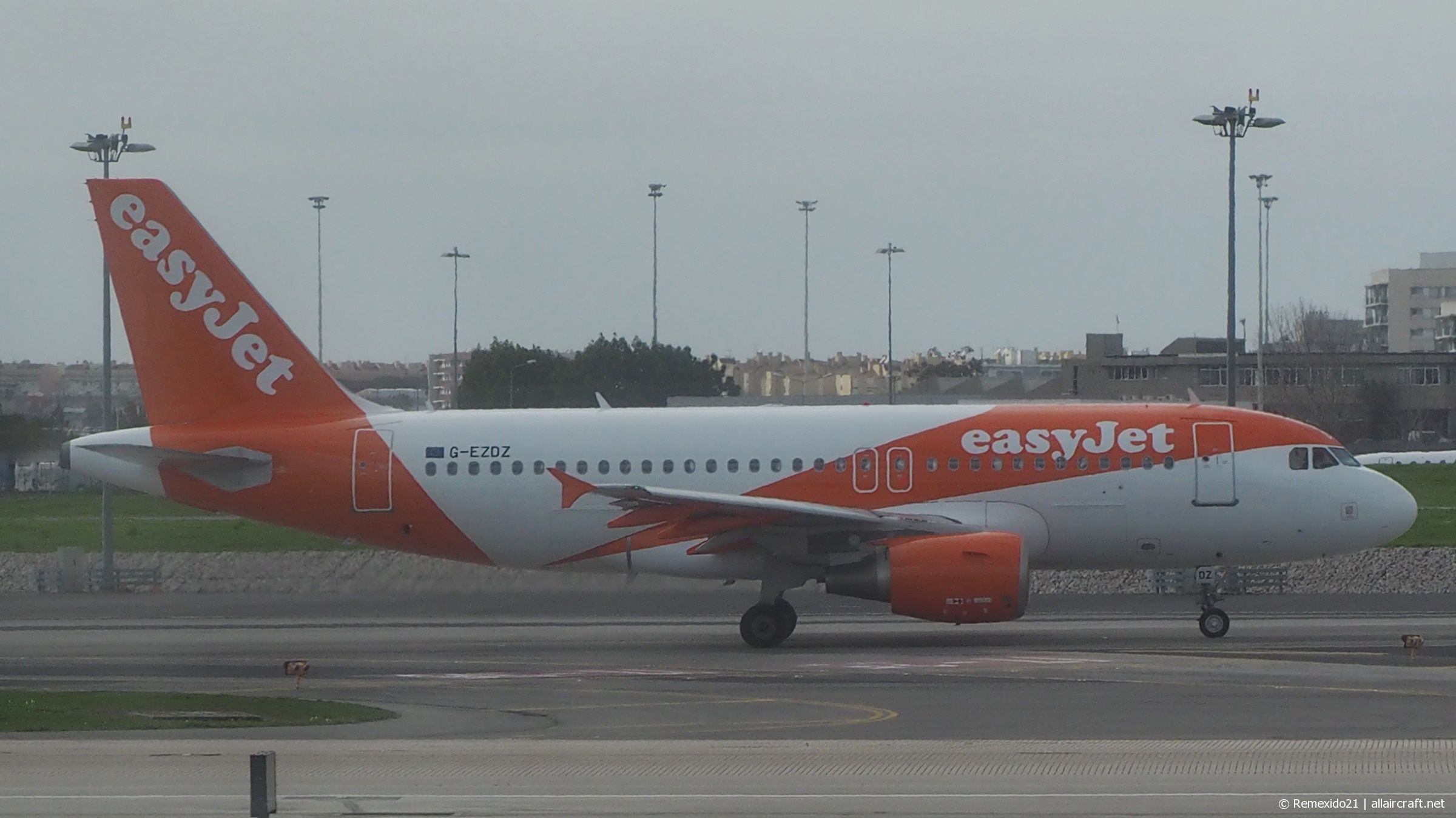 G-EZDZ · Airbus A319-111 · (LIS / LPPT)