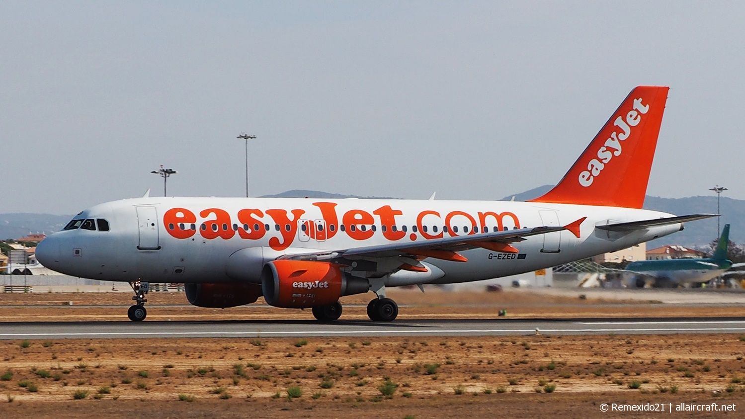 G-EZED · Airbus A319-111 · (FAO / LPFR)
