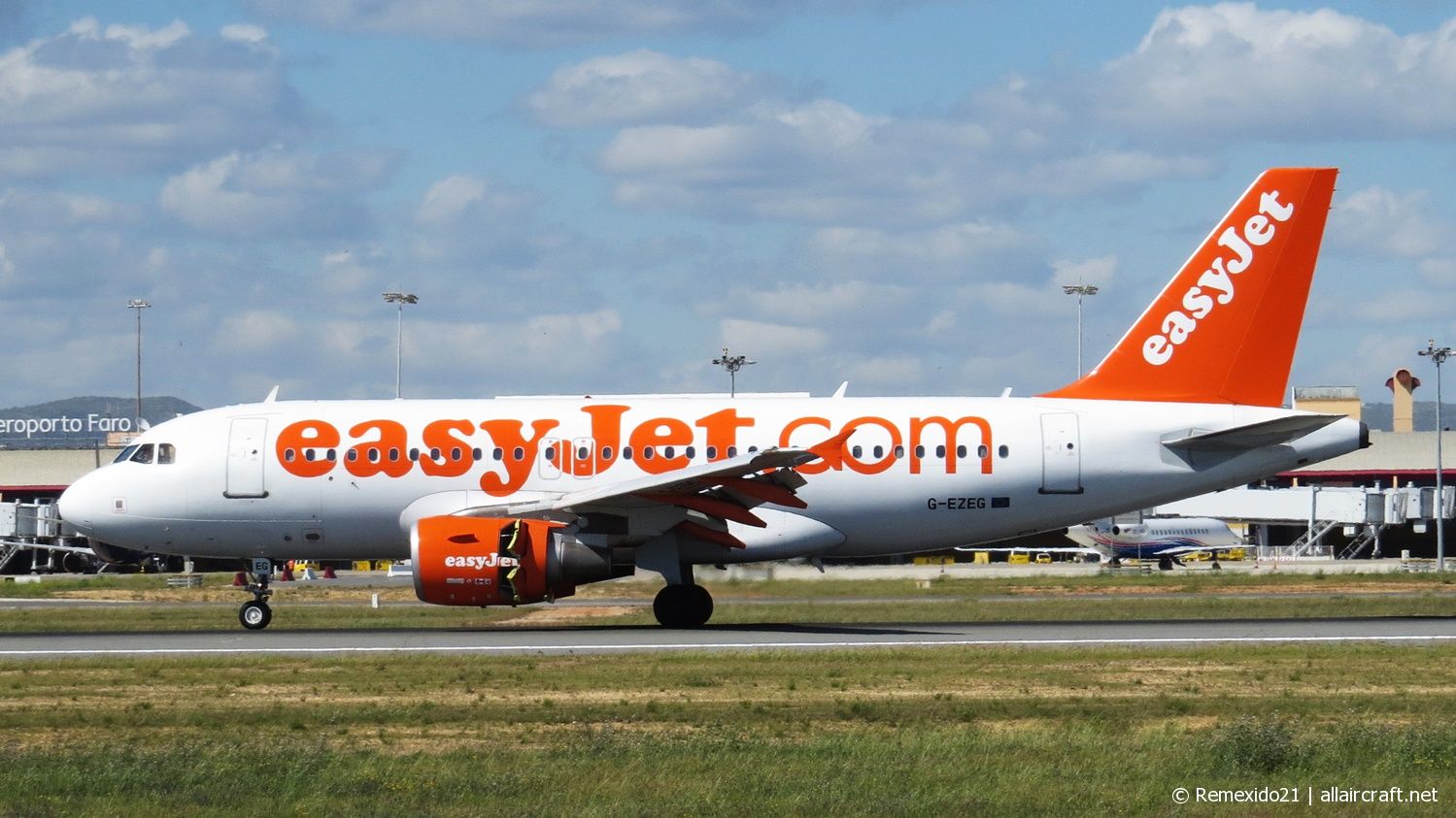 G-EZEG · Airbus A319-111 · (FAO / LPFR)