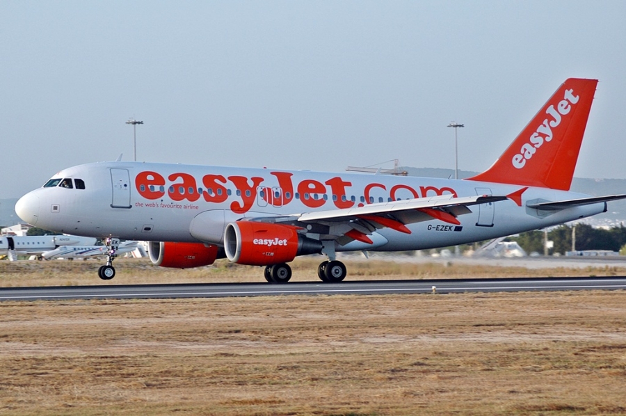 G-EZEK · Airbus A319-111 · (LIS / LPPT)