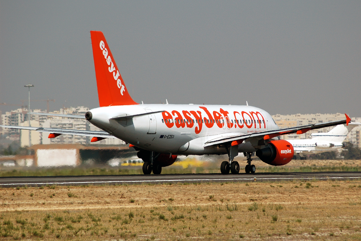 G-EZEO · Airbus A319-111 · (FAO / LPFR)
