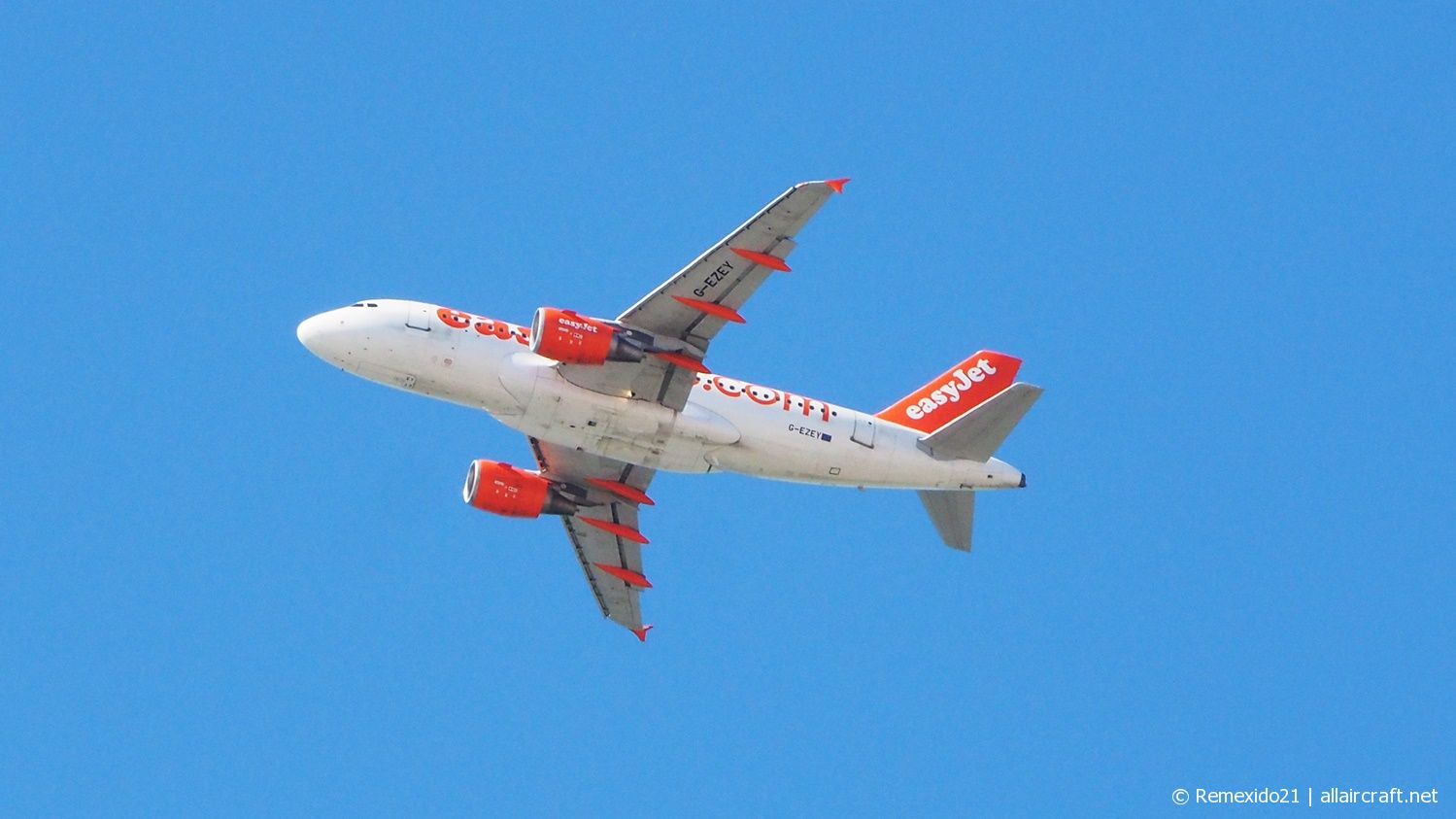 G-EZEY · Airbus A319-111 · (FAO / LPFR)
