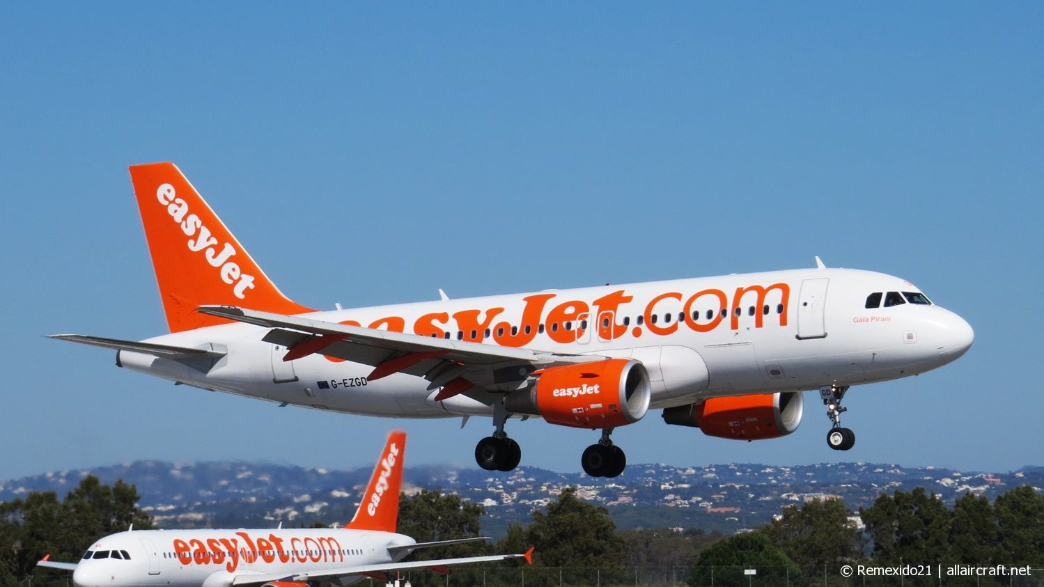 G-EZGD · Airbus A319-111 · (FAO / LPFR)