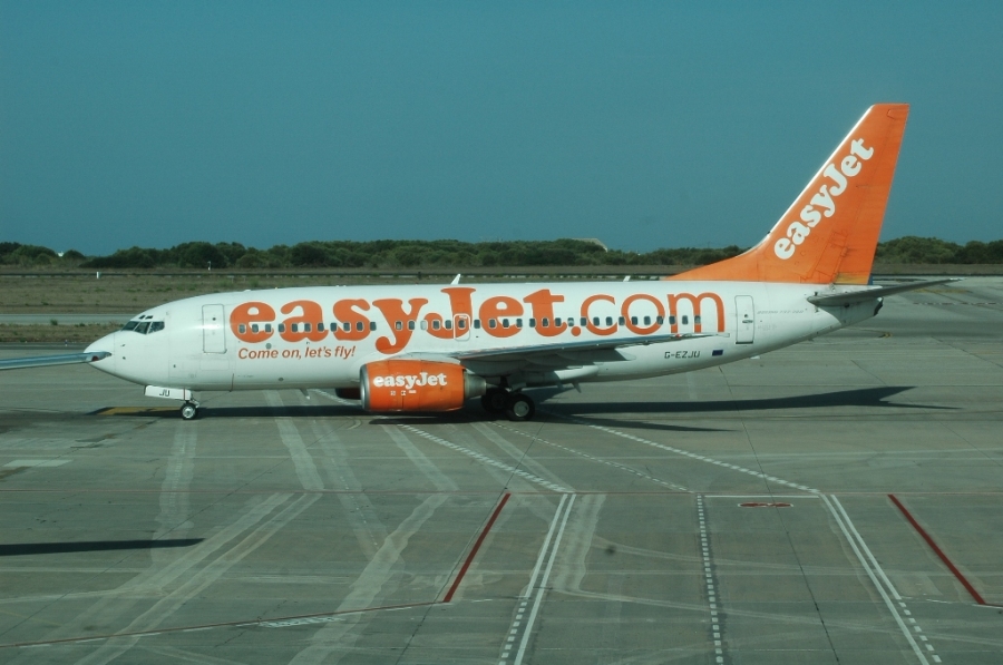 G-EZJU · Boeing 737-73V · (MAH / LEMH)
