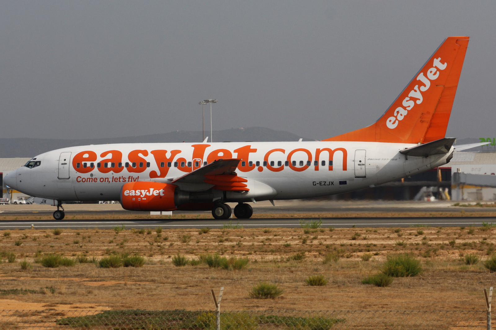 G-EZJX · Boeing 737-73V · (FAO / LPFR)