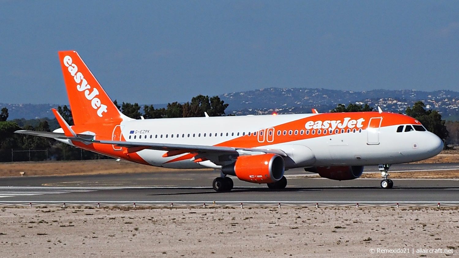 G-EZPK · Airbus A320-214(WL) · (FAO / LPFR)
