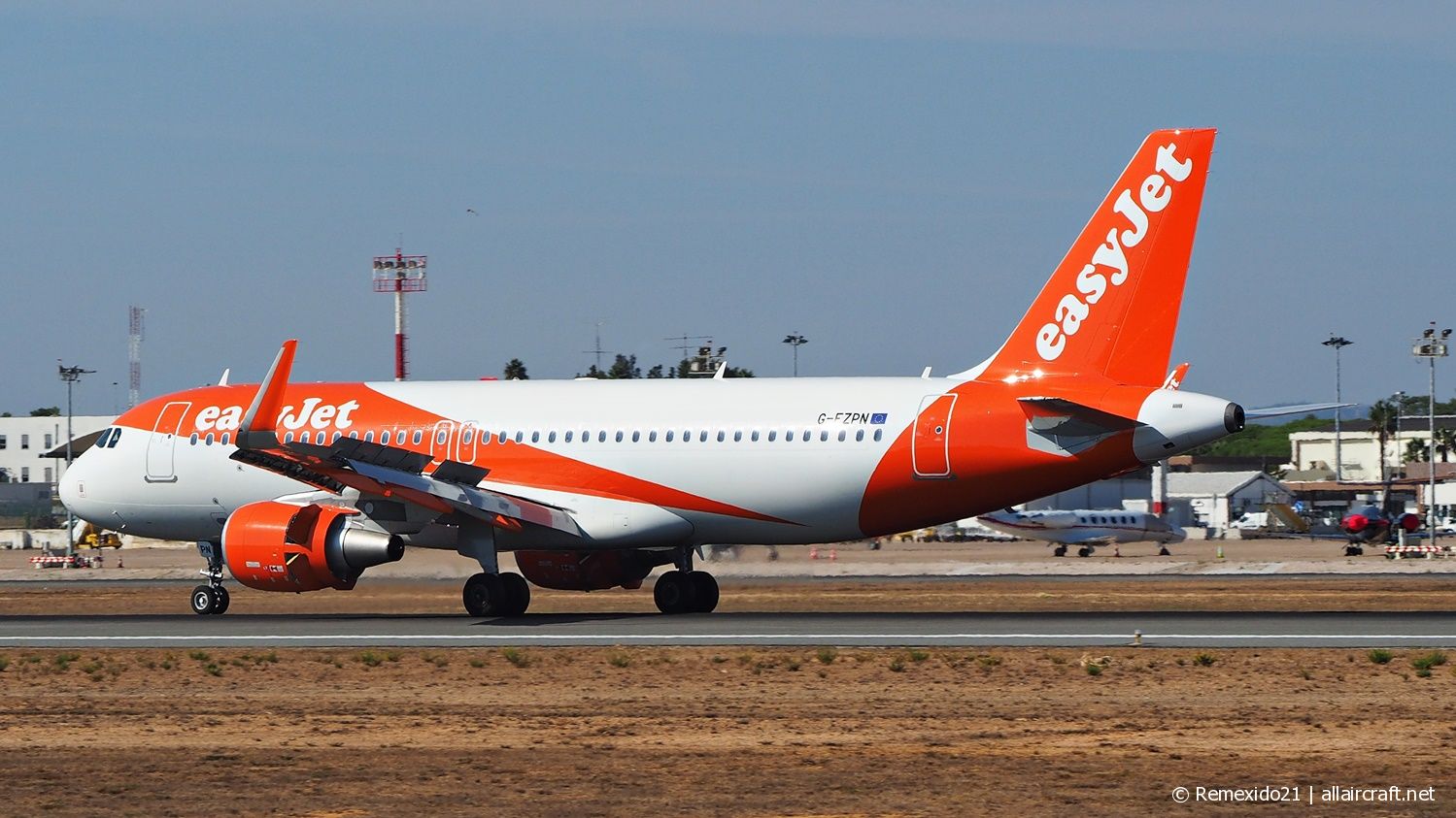 G-EZPN · Airbus A320-214(WL) · (FAO / LPFR)