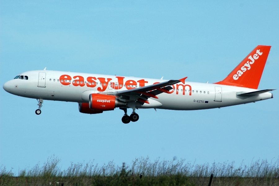 G-EZTC · Airbus A320-214 · (MAH / LEMH)