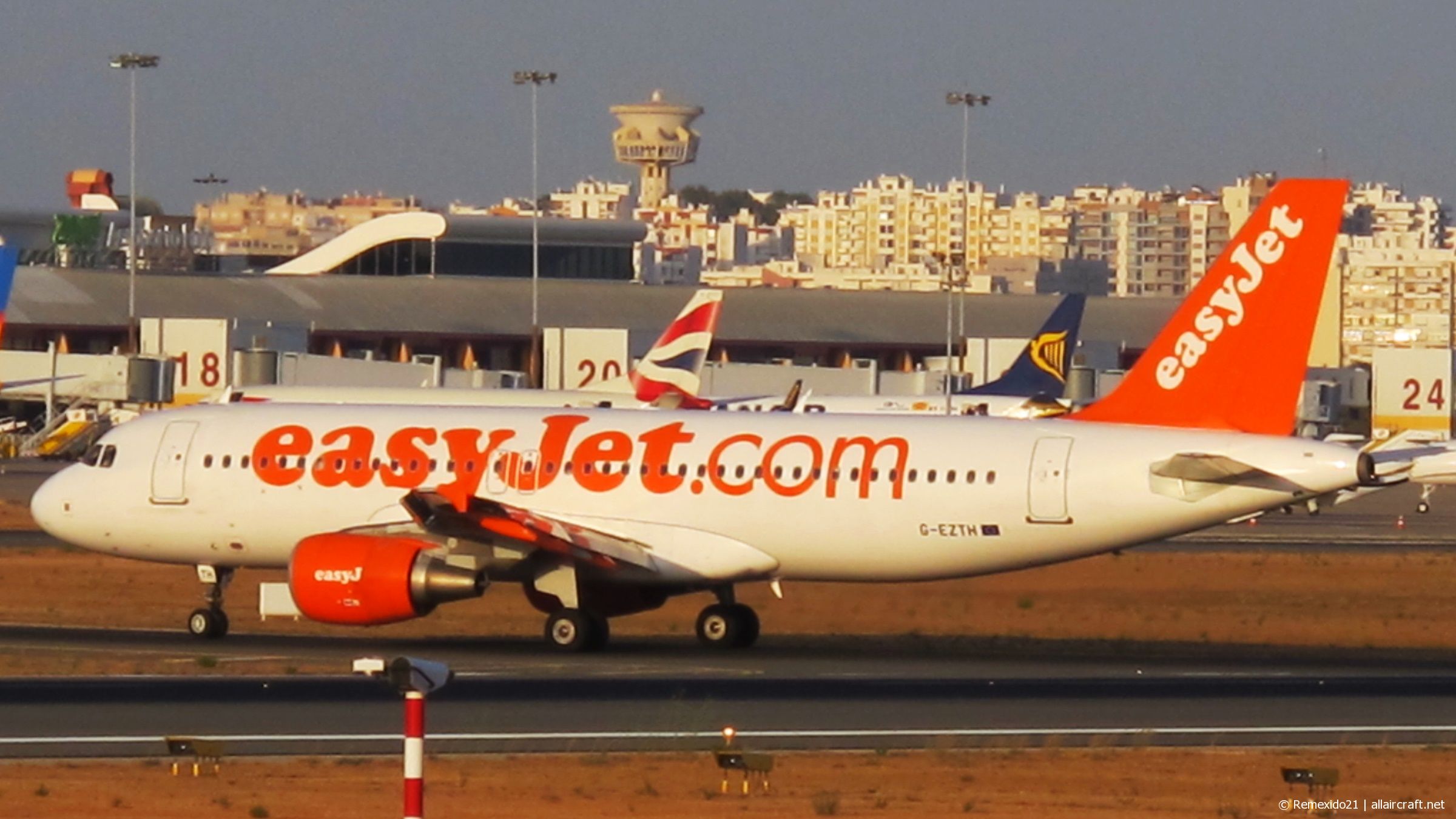 G-EZTH · Airbus A320-214 · (FAO / LPFR)