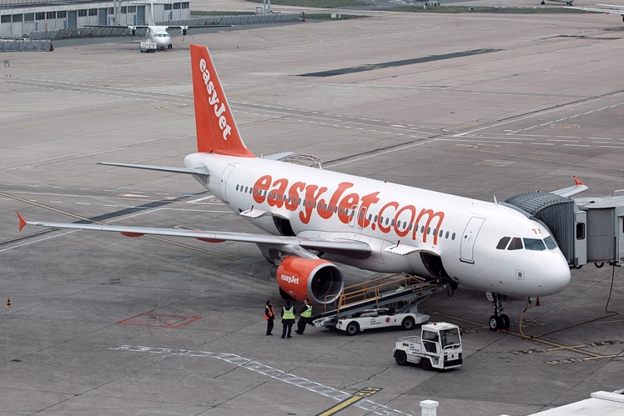G-EZTZ · Airbus A320-214 · (ORY / LFPO)