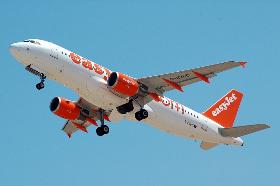 G-EZUC (4591) 2011 Airbus A320-214
