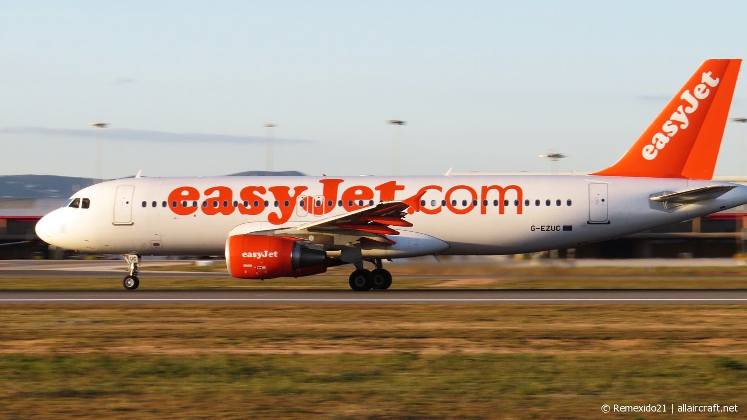 G-EZUC (4591) 2011 Airbus A320-214