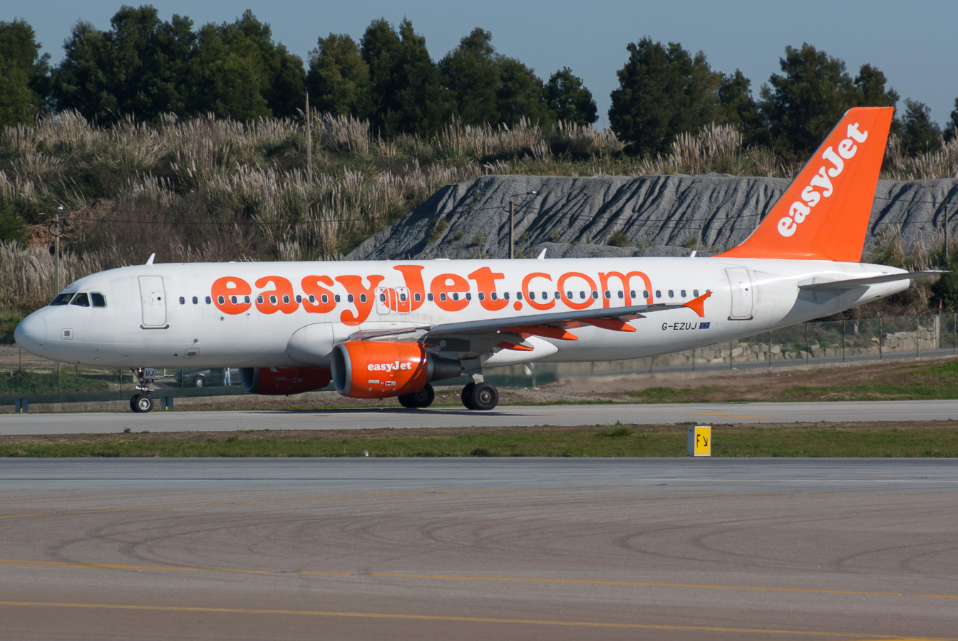 G-EZUJ (4740) 2011 Airbus A320-214