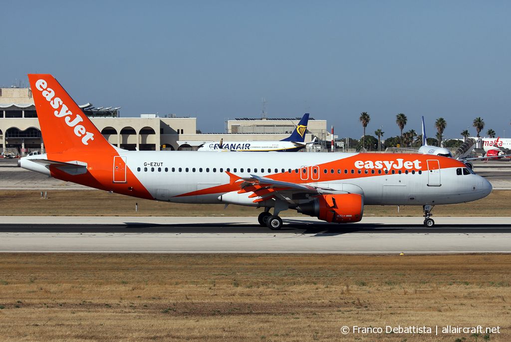 G-EZUT (5113) 2012 Airbus A320-214