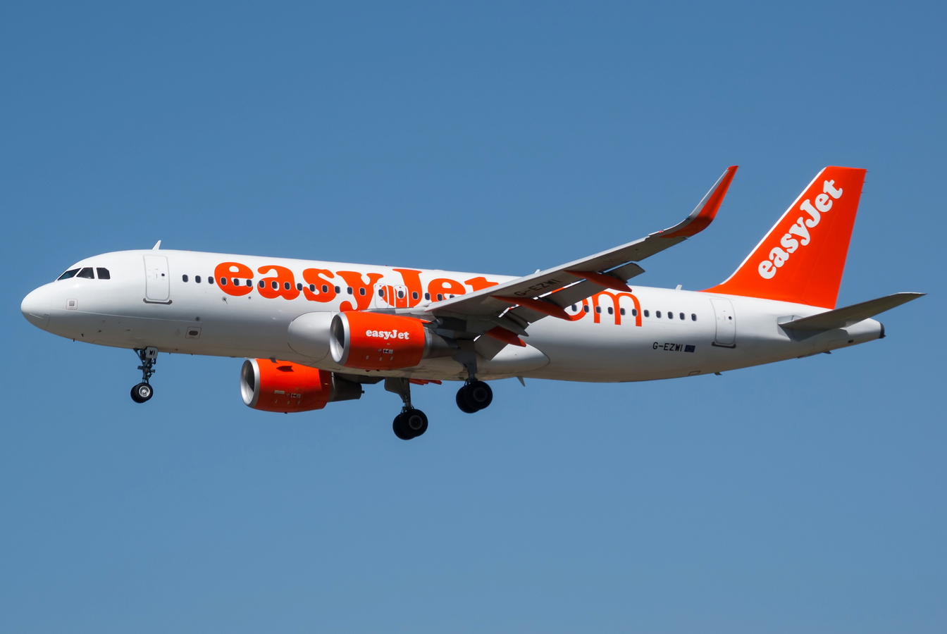 G-EZWI (5592) 2013 Airbus A320-214 WL