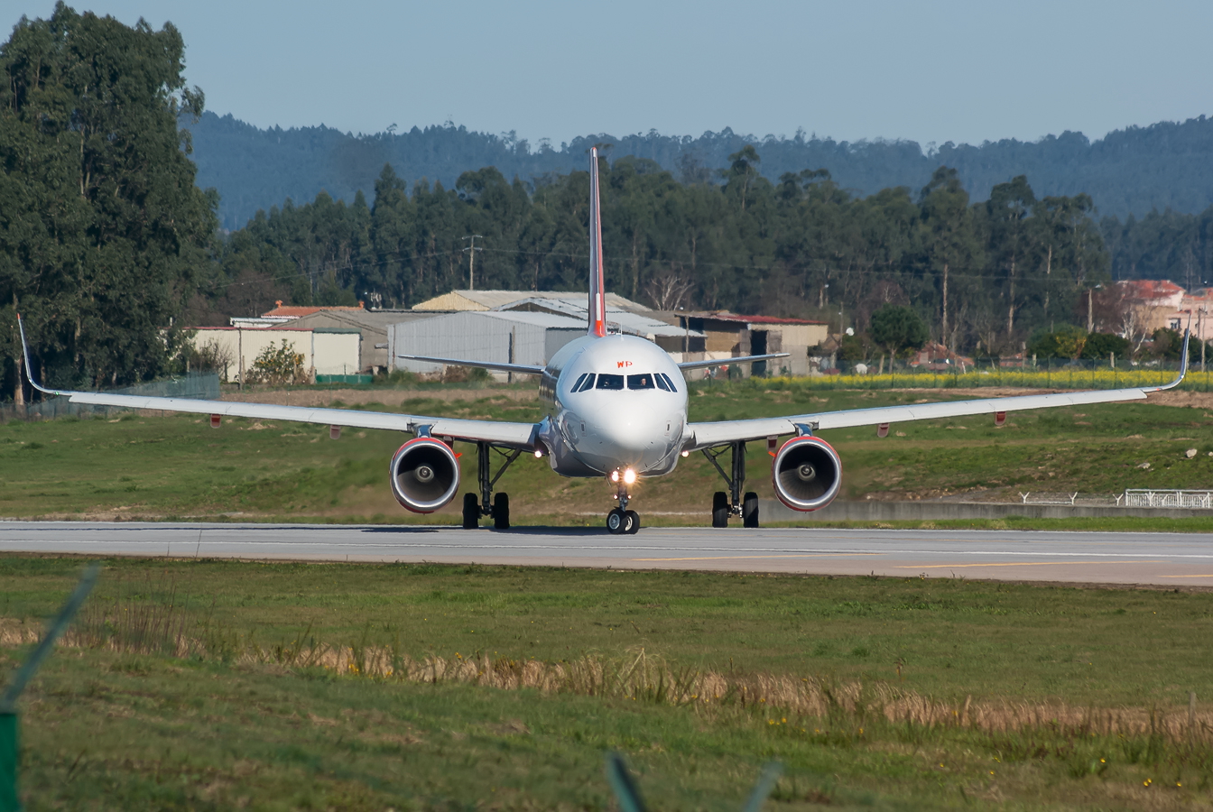 G-EZWP (5927) 2014 Airbus A320-214(WL)