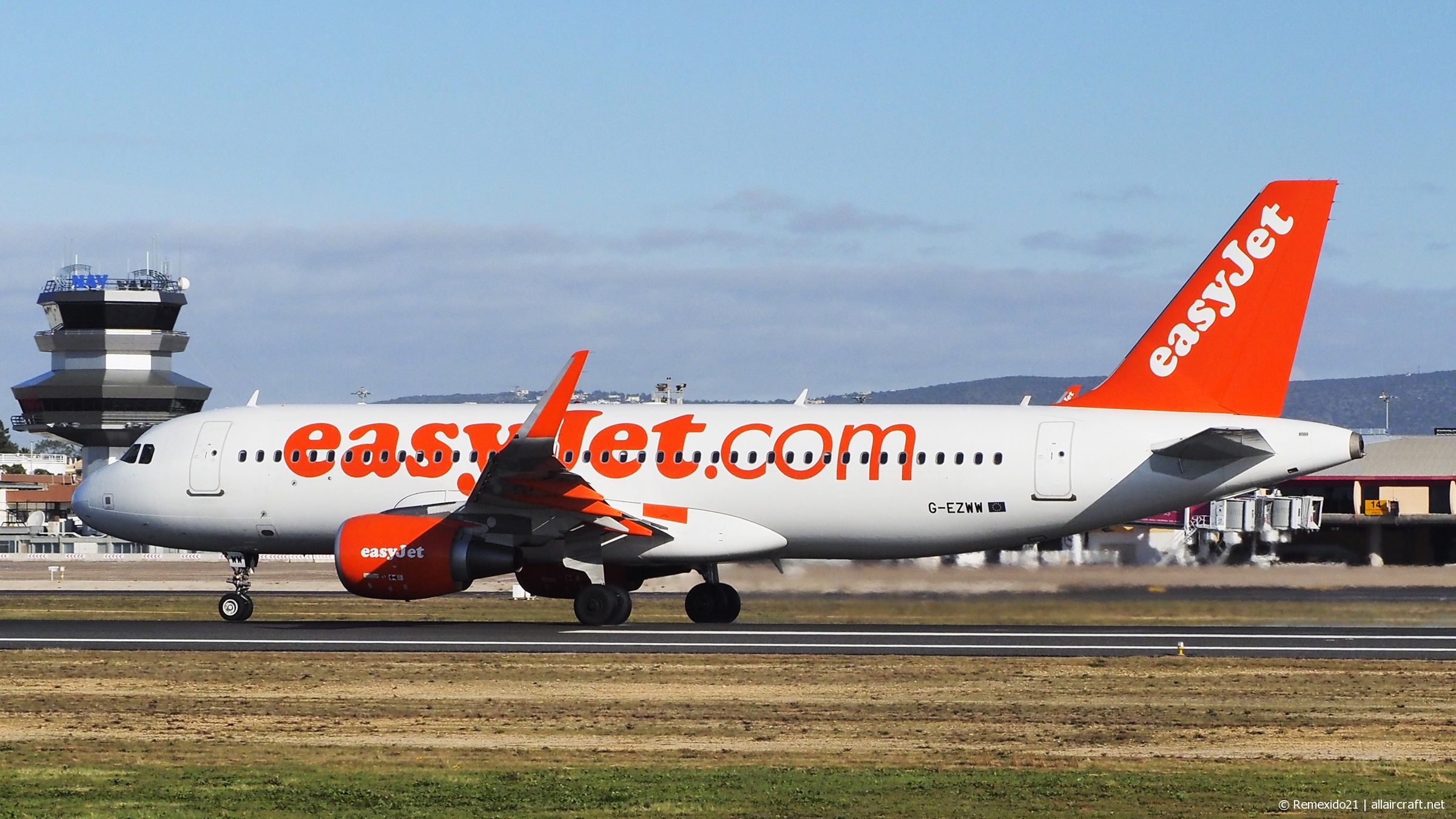 G-EZWW · Airbus A320-214(WL) · (FAO / LPFR)
