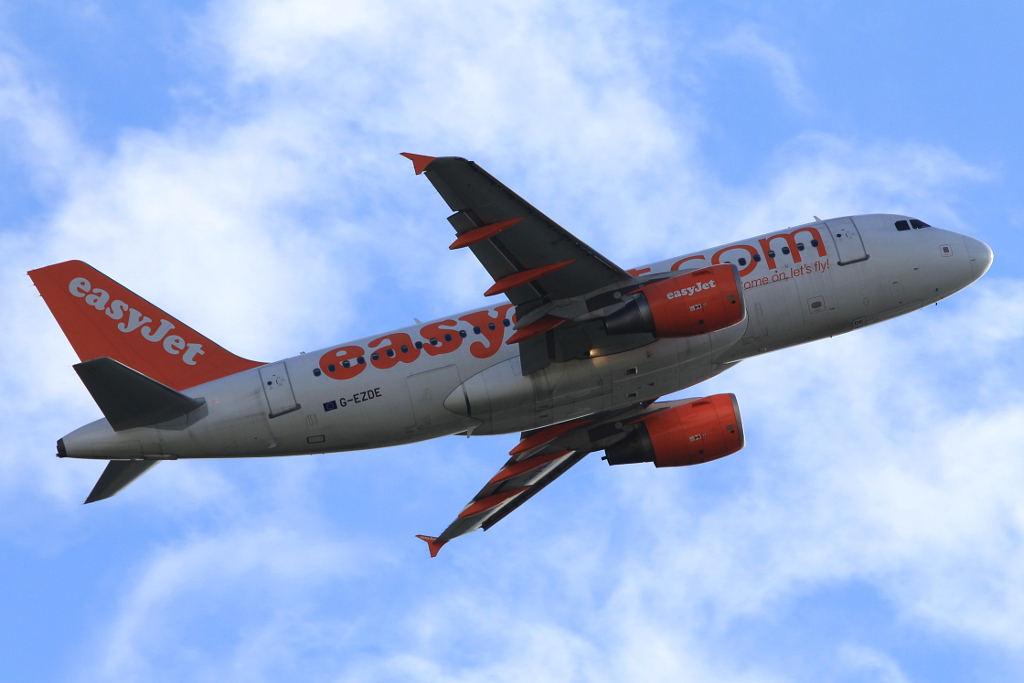 G-EZDE · Airbus A319-111 · (FCO / LIRF)