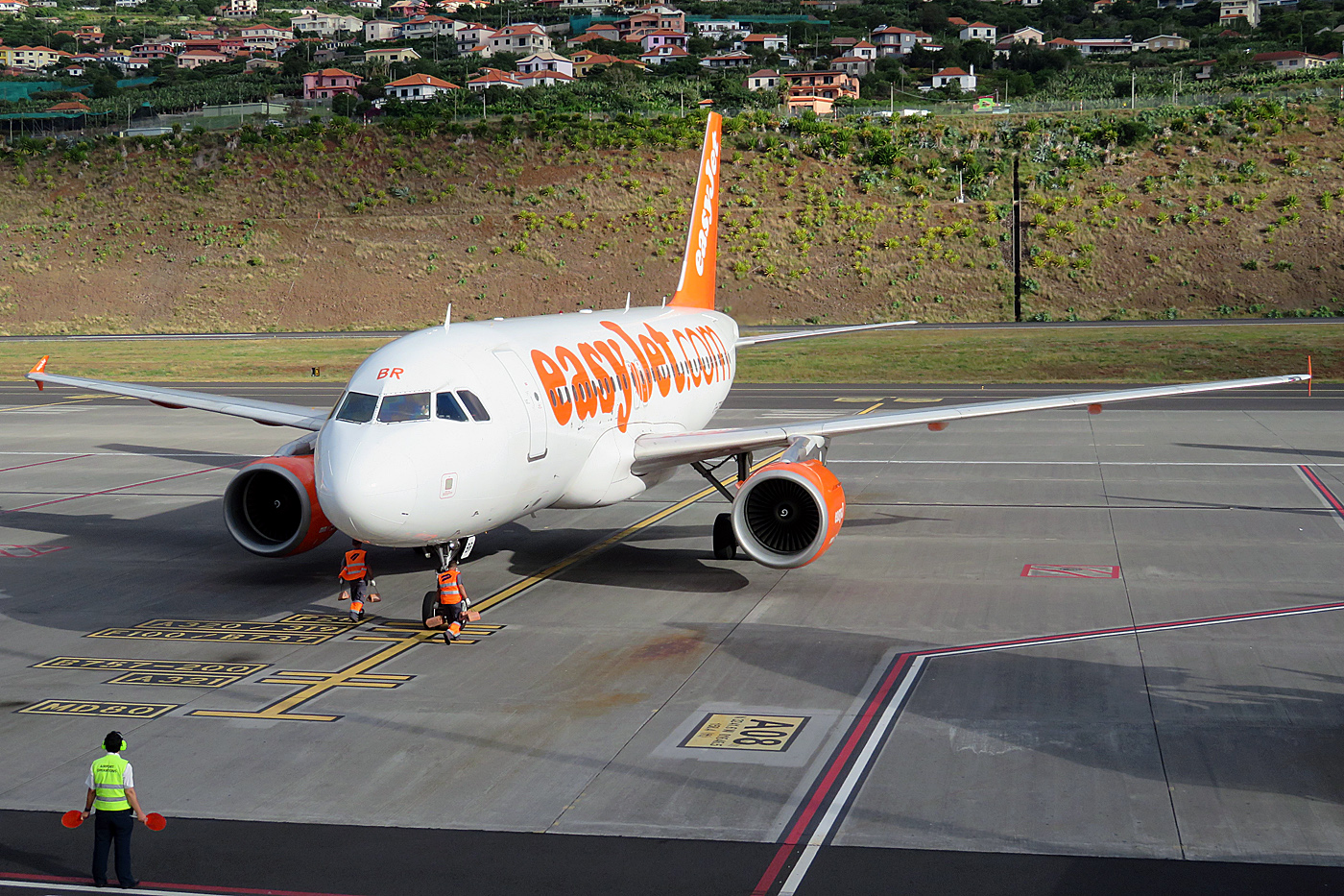 G-EZBR · Airbus A319-111 · (FNC / LPMA)