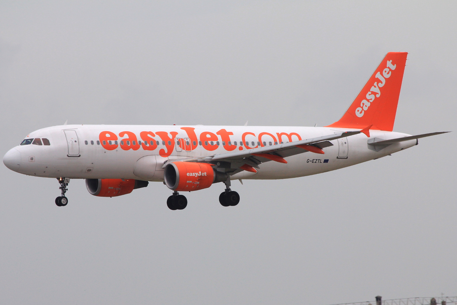 G-EZTL · Airbus A320-214 · (FCO / LIRF)