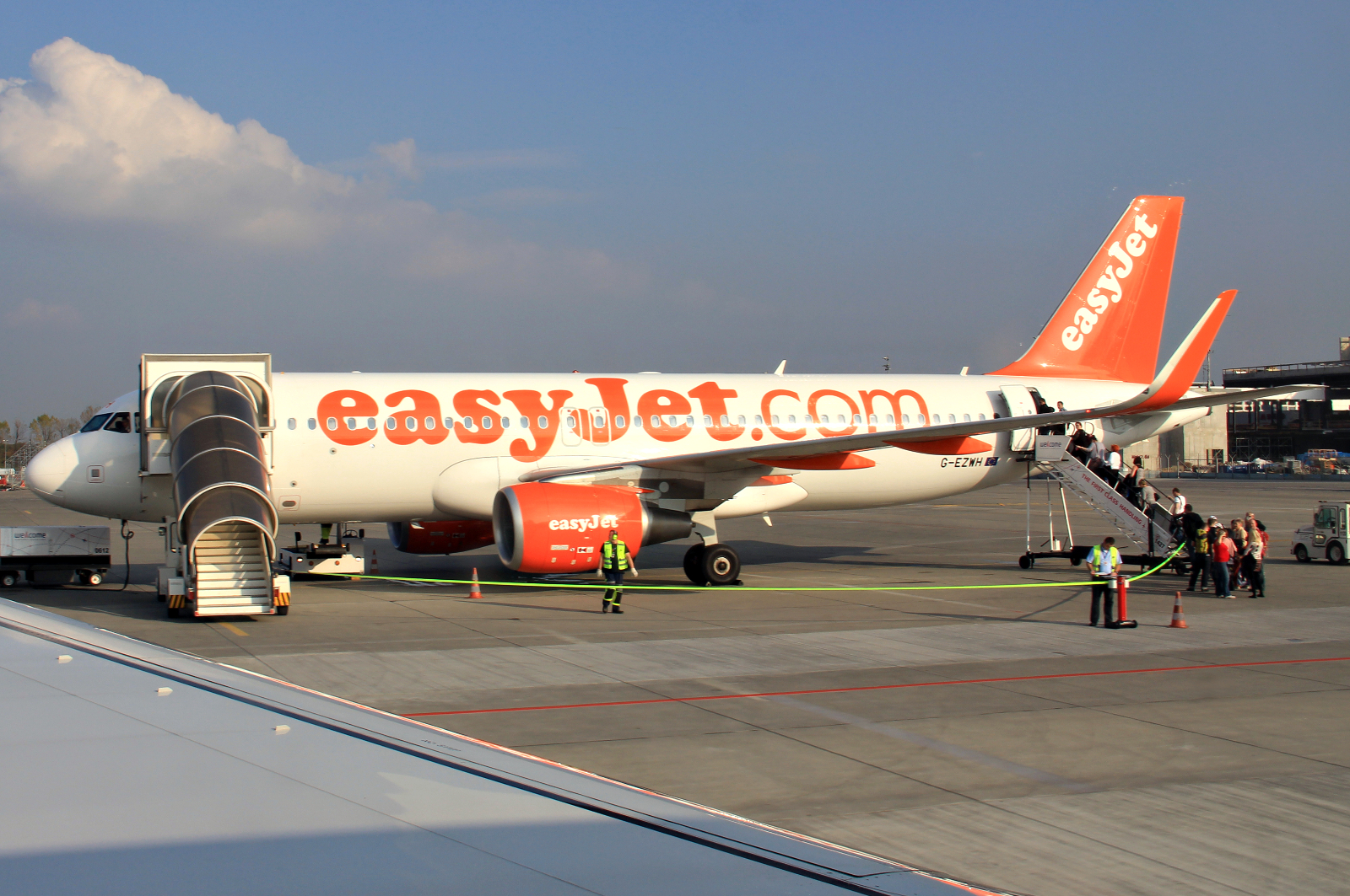 G-EZWH (5542) 2013 Airbus A320-214(WL)
