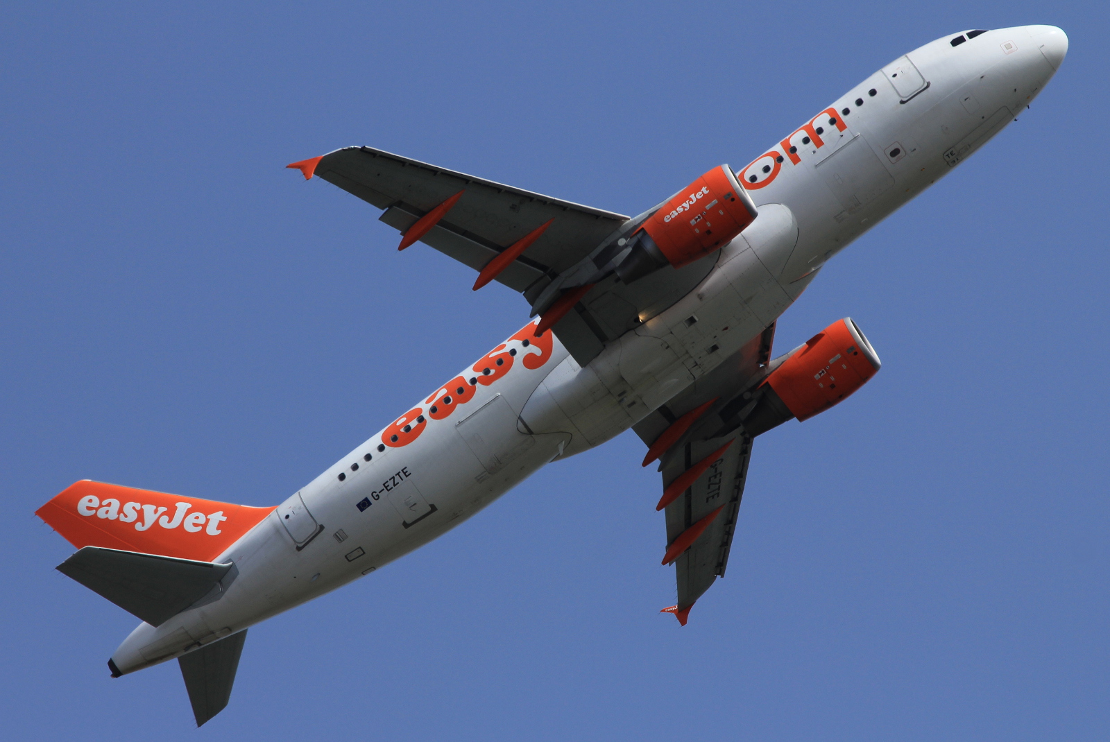 G-EZTE · Airbus A320-214 · (FCO / LIRF)