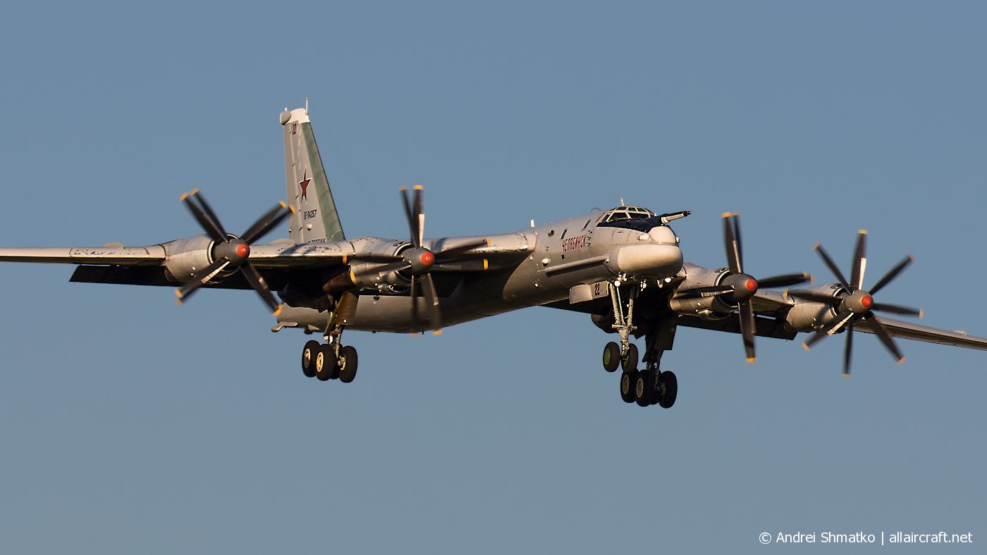 RF-94257 (6403422400903) Tupolev Tu-95MS