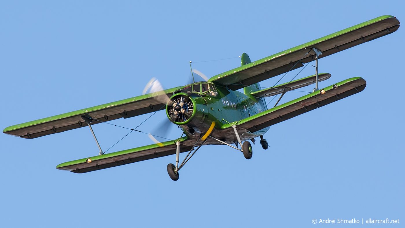 10 yellow Antonov An-2