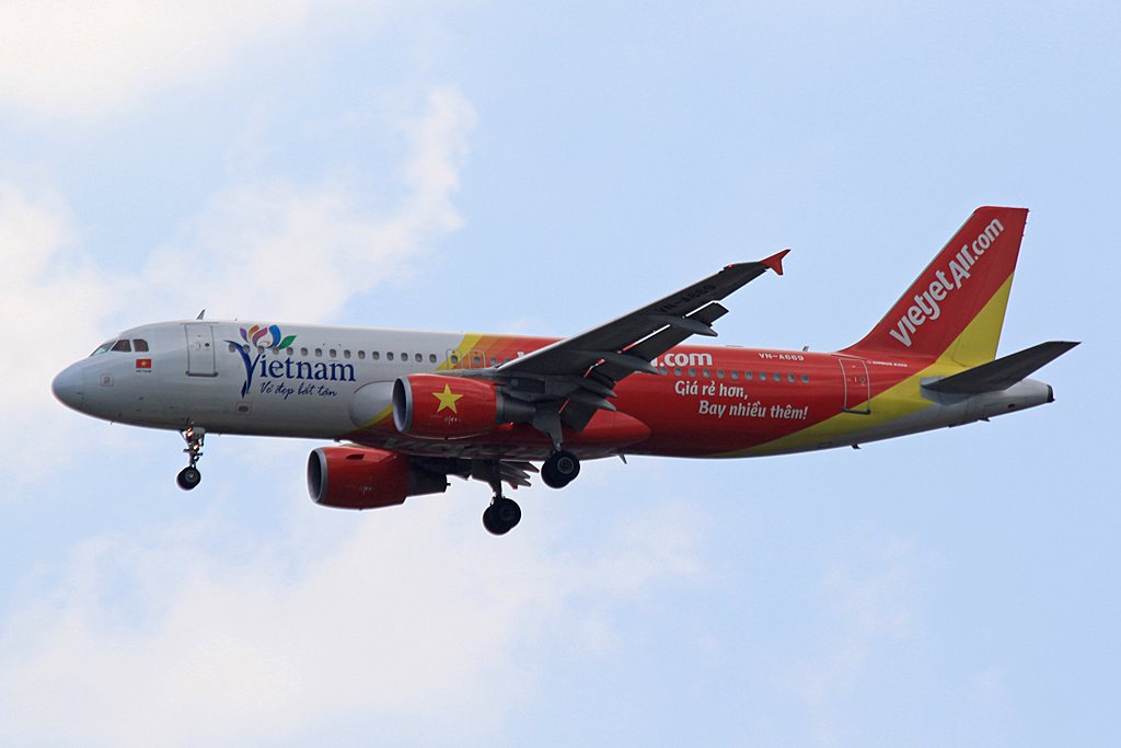 VN-A669 (4049) 2009 Airbus A320-214