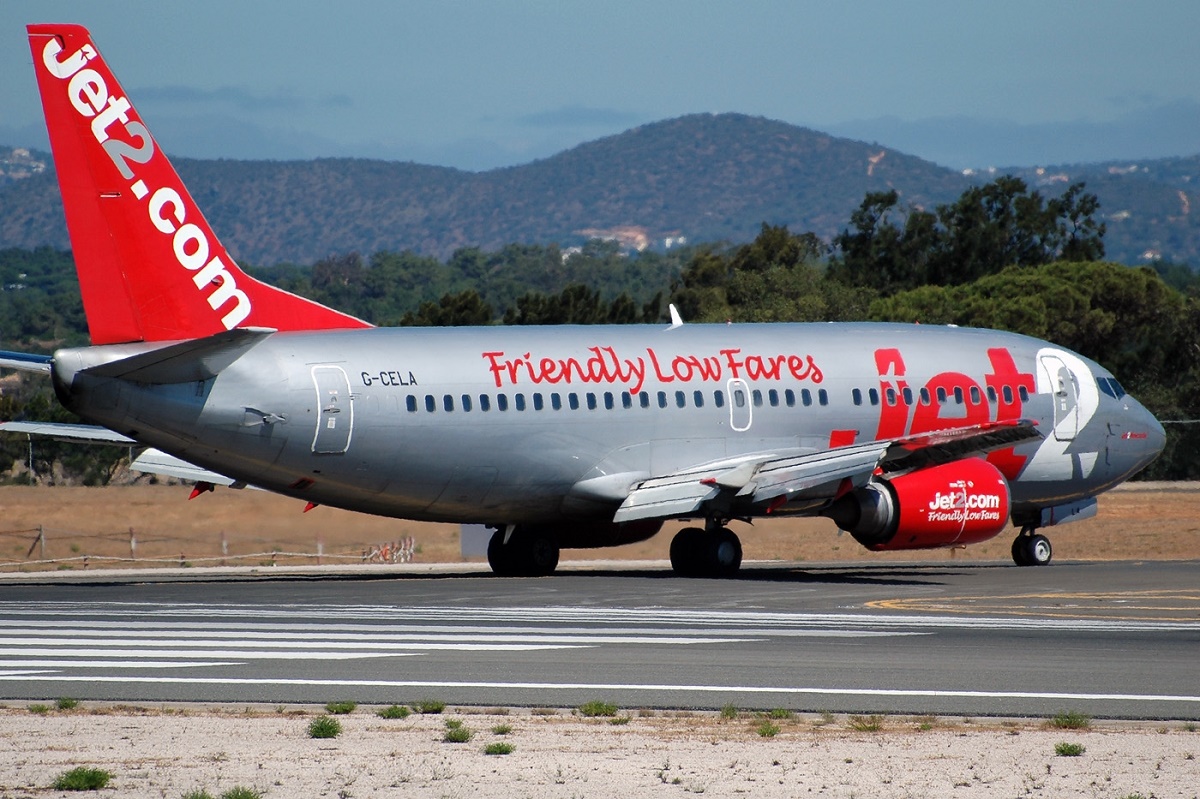 G-CELA · Boeing 737-377(QC) · (FAO / LPFR)