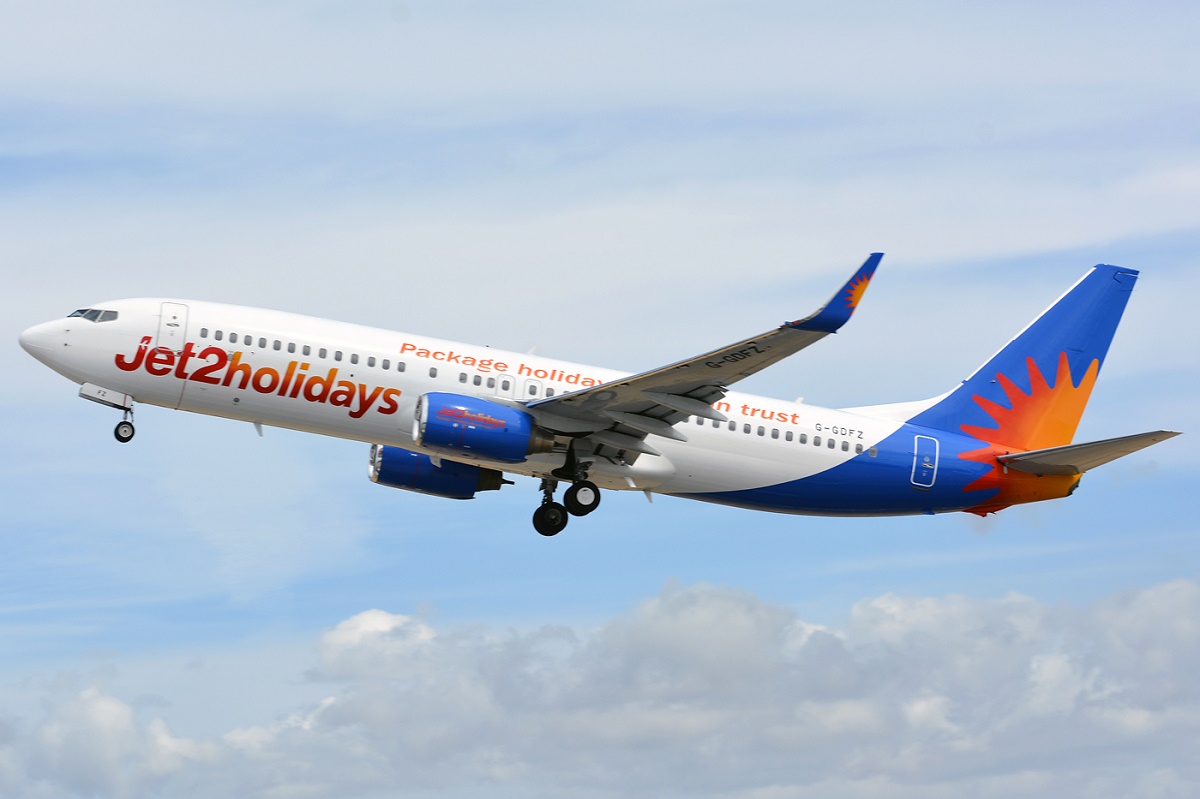 G-GDFZ · Boeing 737-86Q(WL) · (FAO / LPFR)