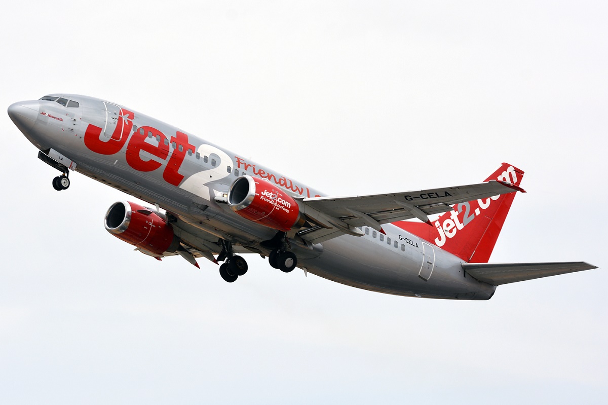 G-CELA · Boeing 737-377(QC) · (FAO / LPFR)