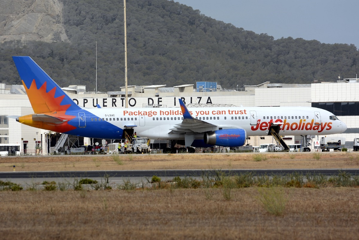 G-LSAC · Boeing 757-23A(WL) · (IBZ / LEIB)