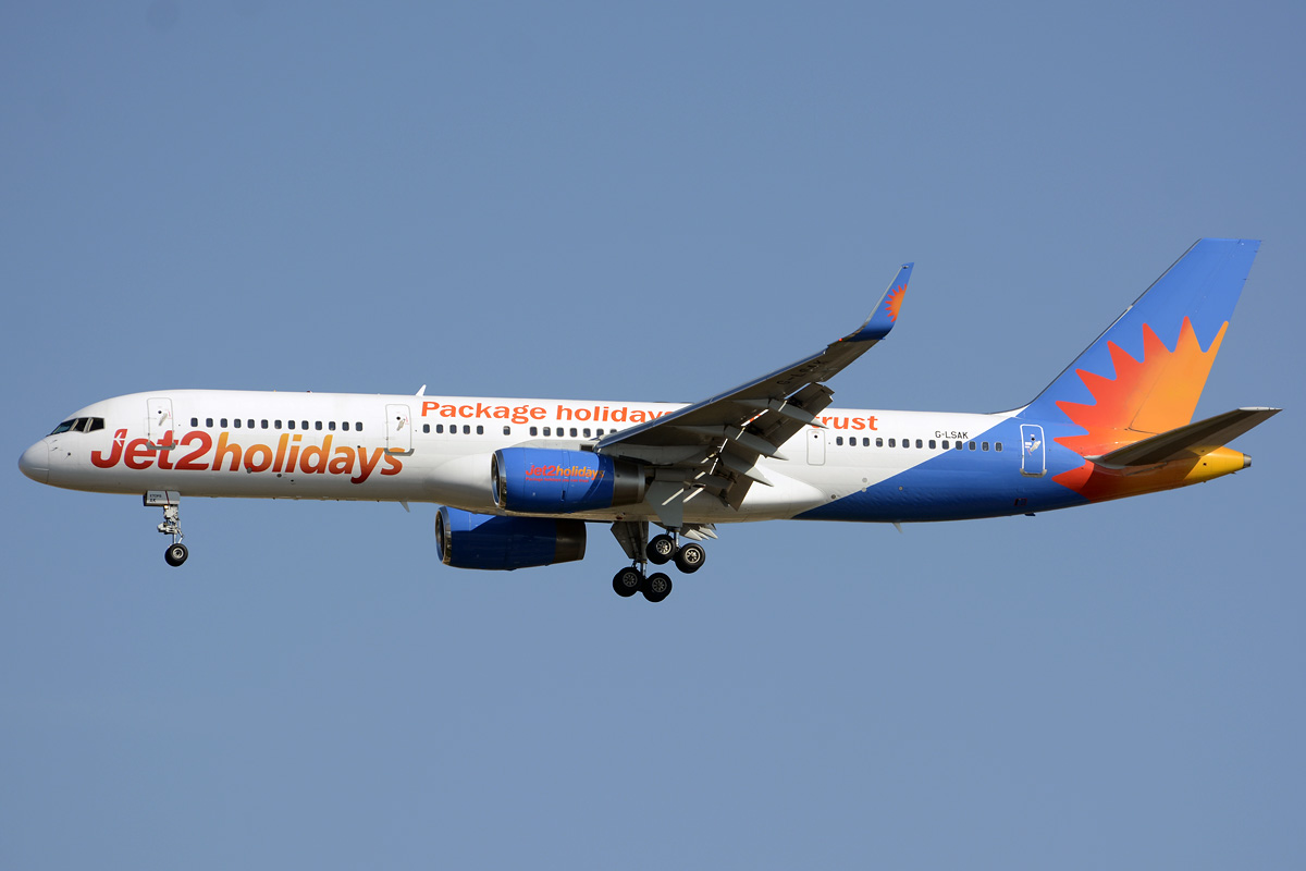 G-LSAC (25488) 1992 Boeing 757-23A(WL)