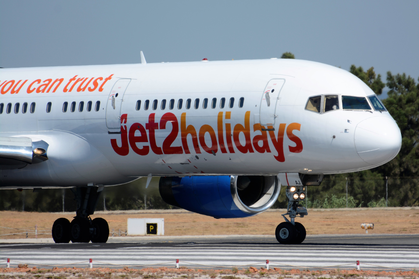 G-LSAJ · Boeing 757-236 · (FAO / LPFR)