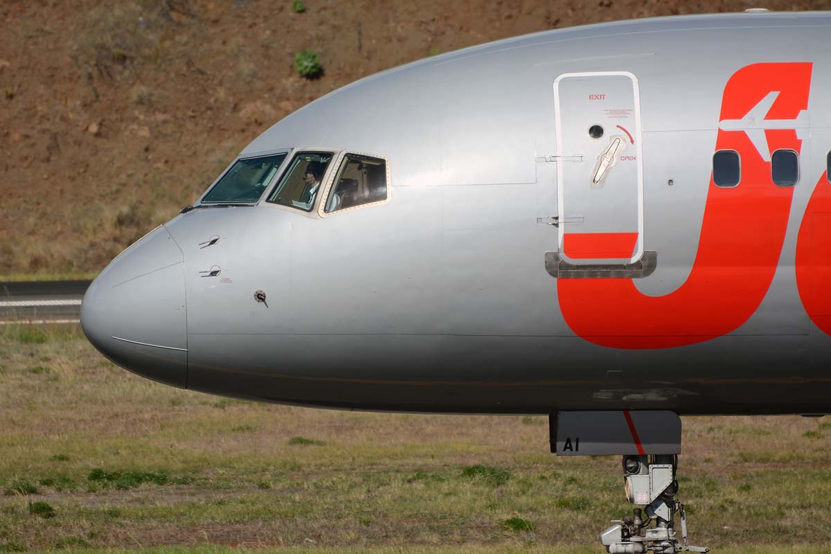 G-LSAI · Boeing 757-21B · (FNC / LPMA)