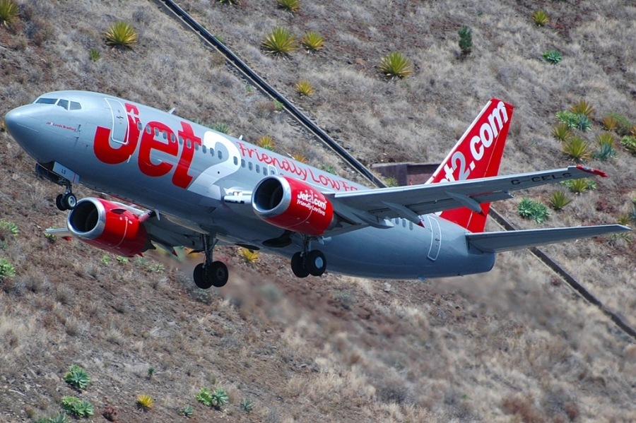 G-CELS · Boeing 737-377 · (FNC / LPMA)