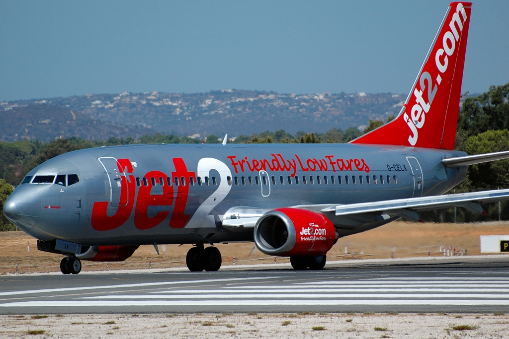 G-CELX · Boeing 737-377(QC) · (FAO / LPFR)