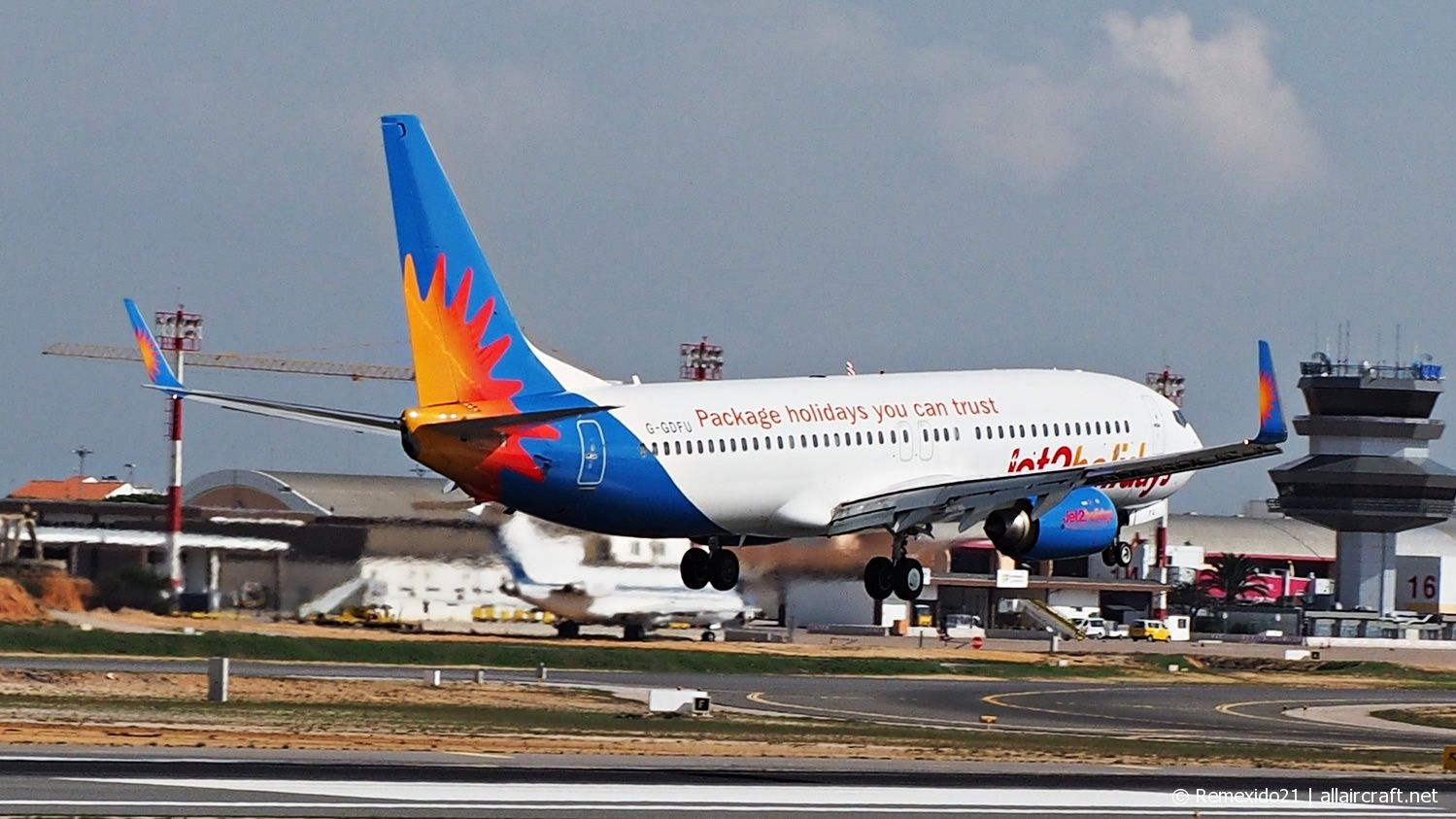 G-GDFU · Boeing 737-8K5(WL) · (FAO / LPFR)