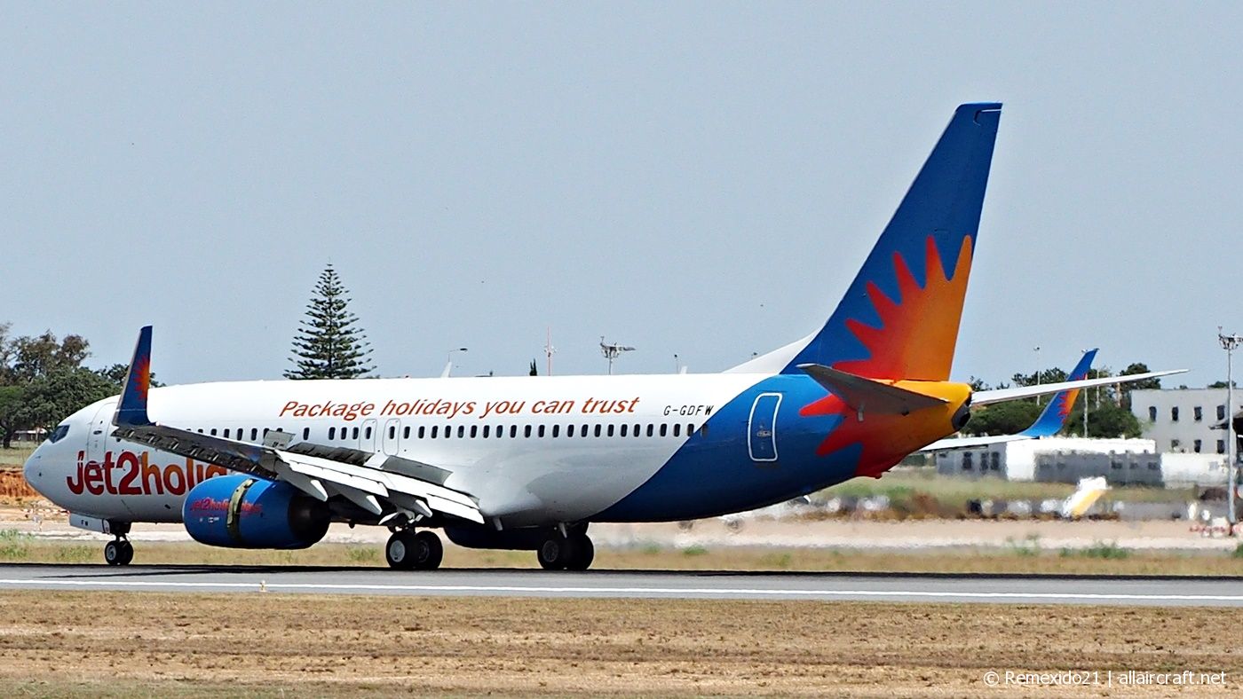 G-GDFW · Boeing 737-8K5(WL) · (FAO / LPFR)