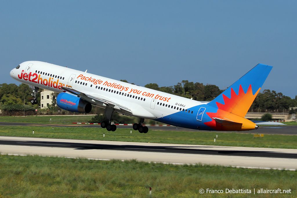 G-LSAJ (24793) 1990 Boeing 757-236