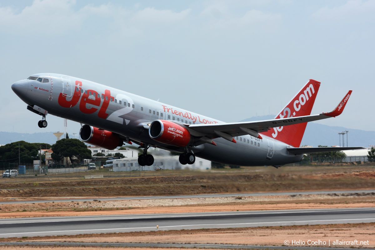 G-GDFY · Boeing 737-86Q(WL) · (FAO / LPFR)