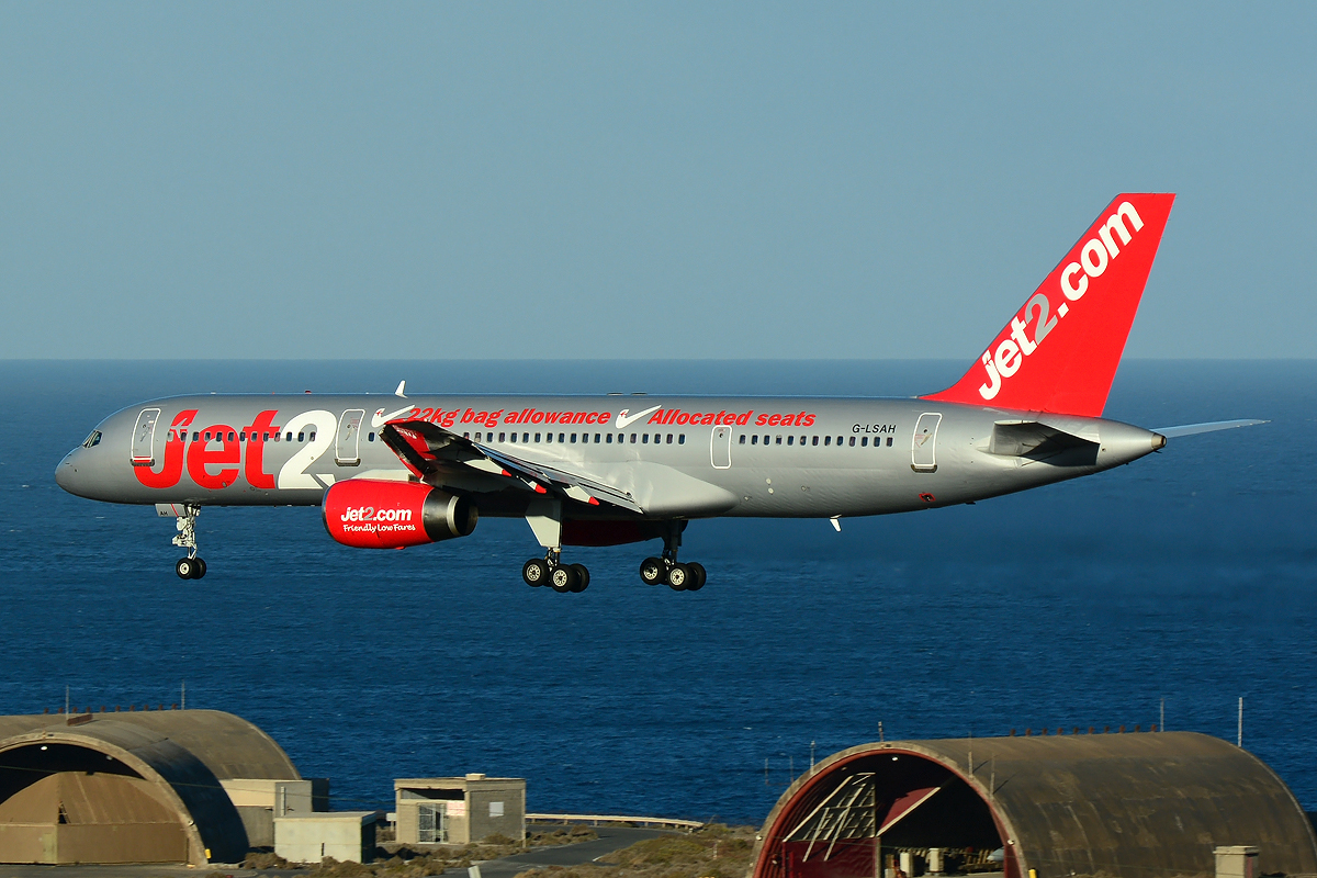 G-LSAH (24015) 1987 Boeing 757-21B